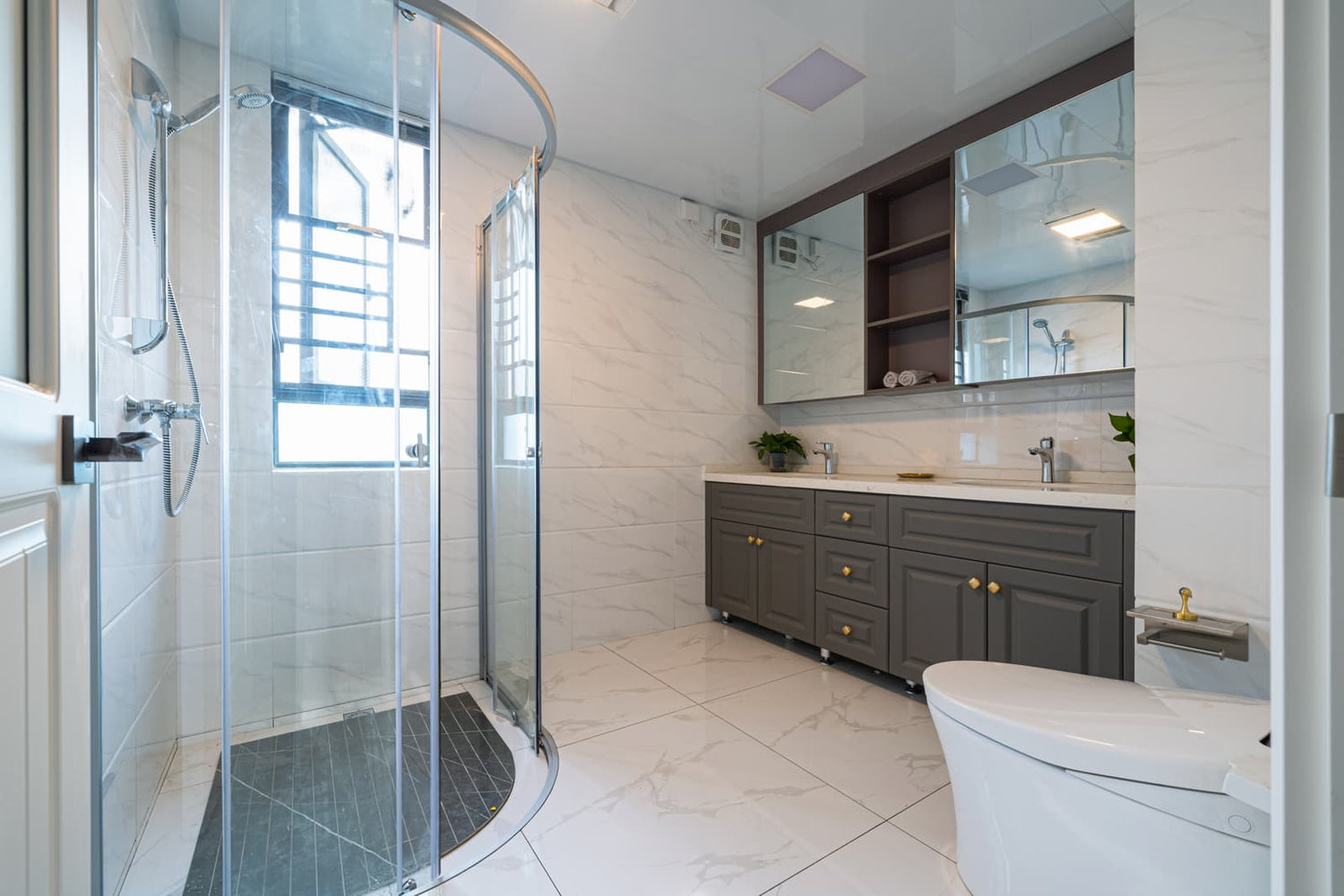 Bright contemporary bathroom featuring curved glass shower door, example layout for 55 to 60 inch shower door fit planning.
