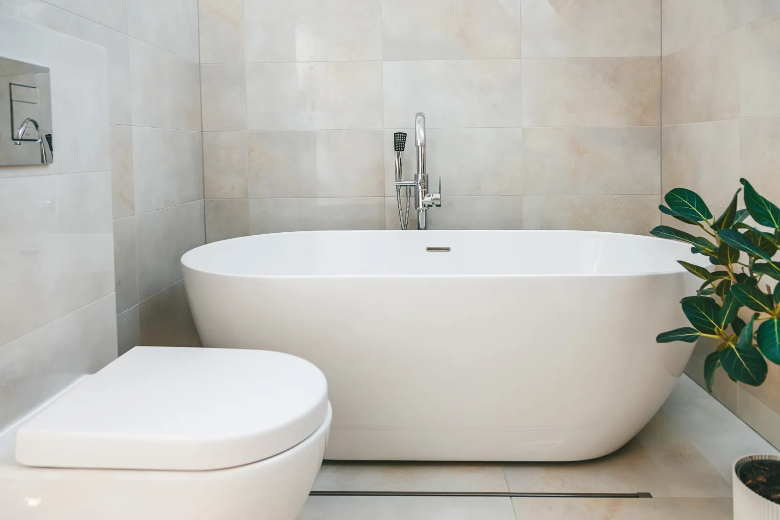 Dive into the lifespan expectations, advantages, disadvantages, heat retention properties, and maintenance protocols of acrylic tubs, providing homeowners with expert insights to make an informed decision for their bathroom renovation.