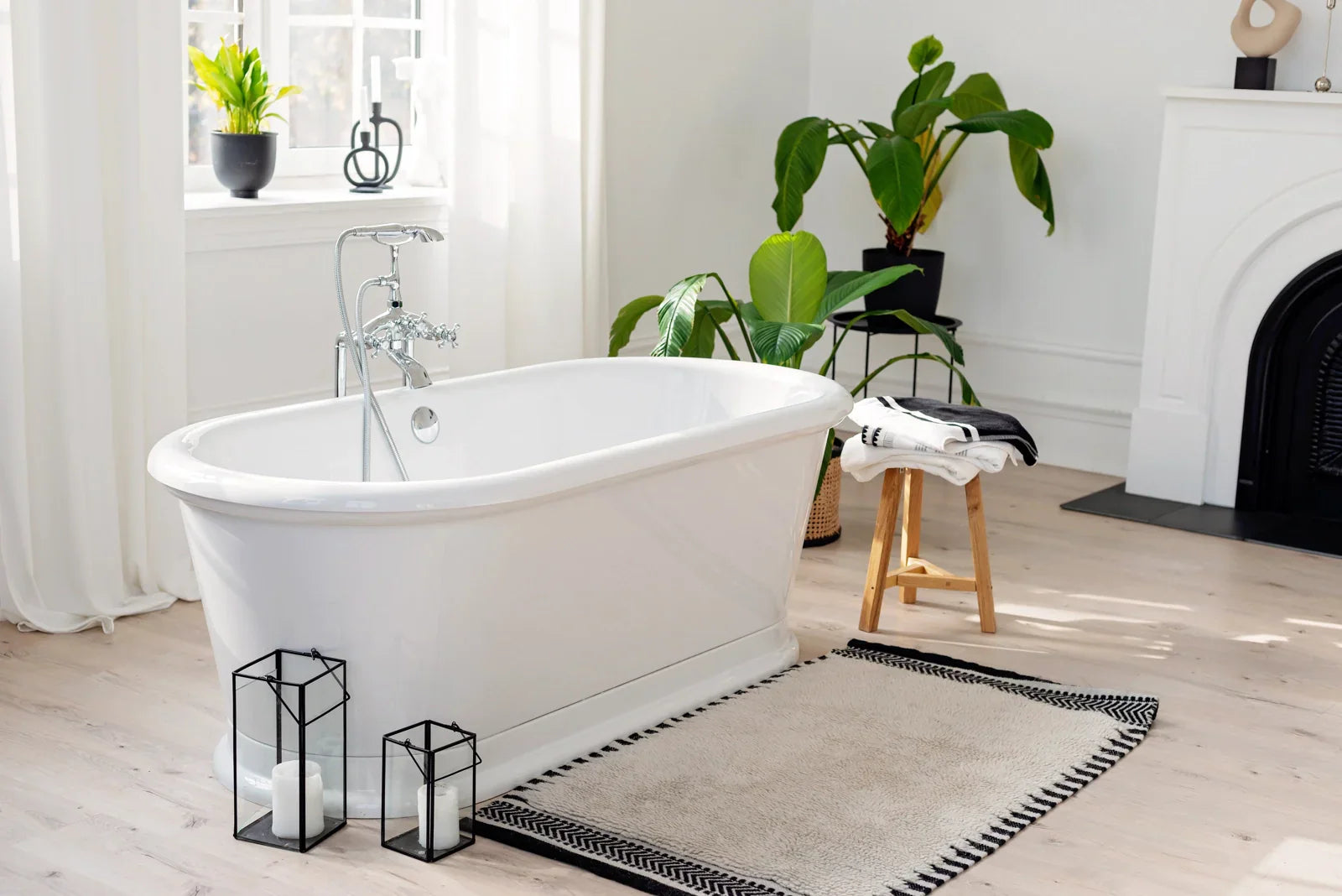 Modern freestanding bathtub in a minimalist bathroom, comparing acrylic and cast iron materials for home bathroom design and comfort.