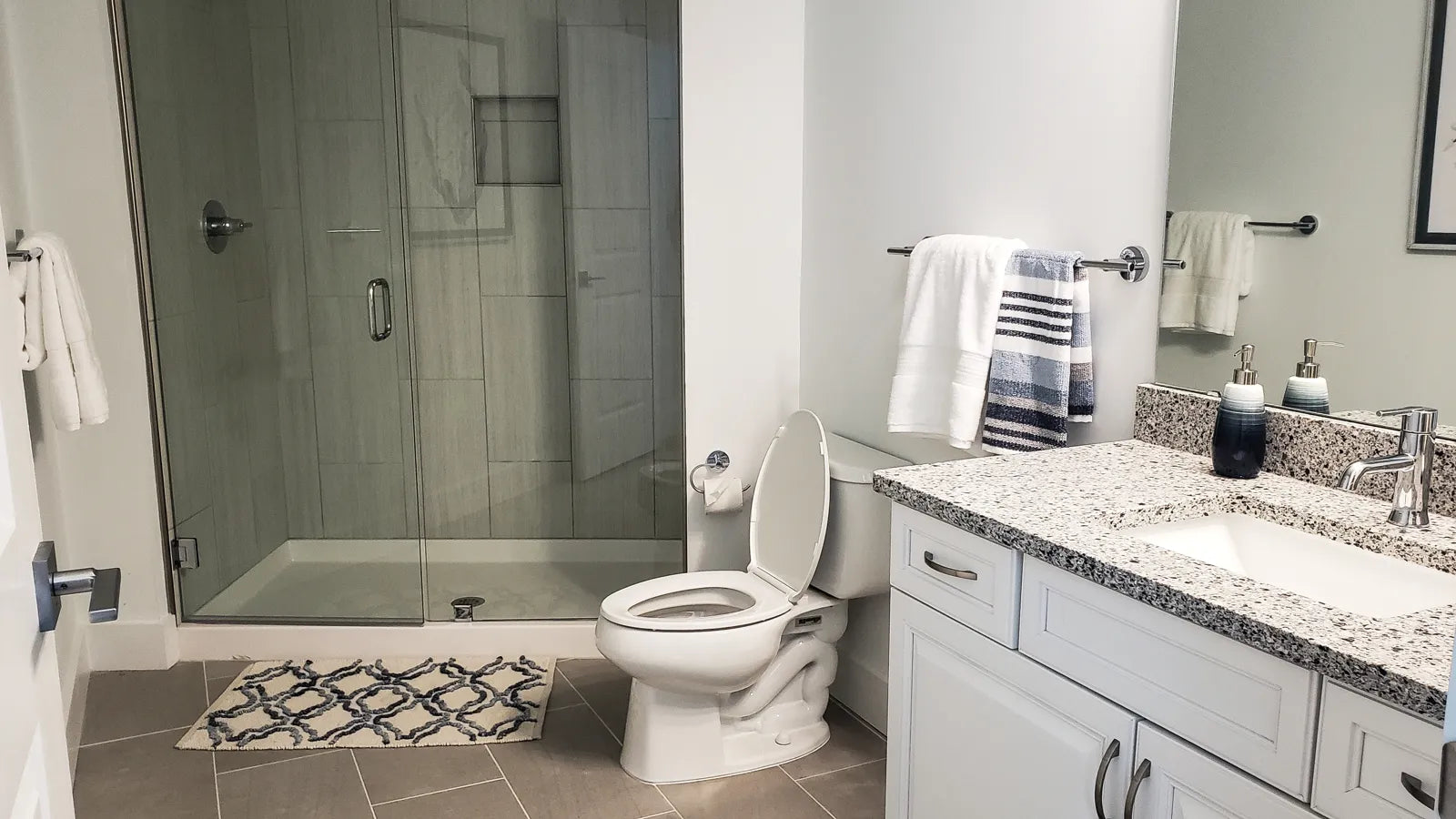 Discover how to choose the best smart toilet for high rise condo bathrooms. Learn about fit, water pressure, power requirements, HOA rules, and compact models like HOROW for luxury urban bathrooms.